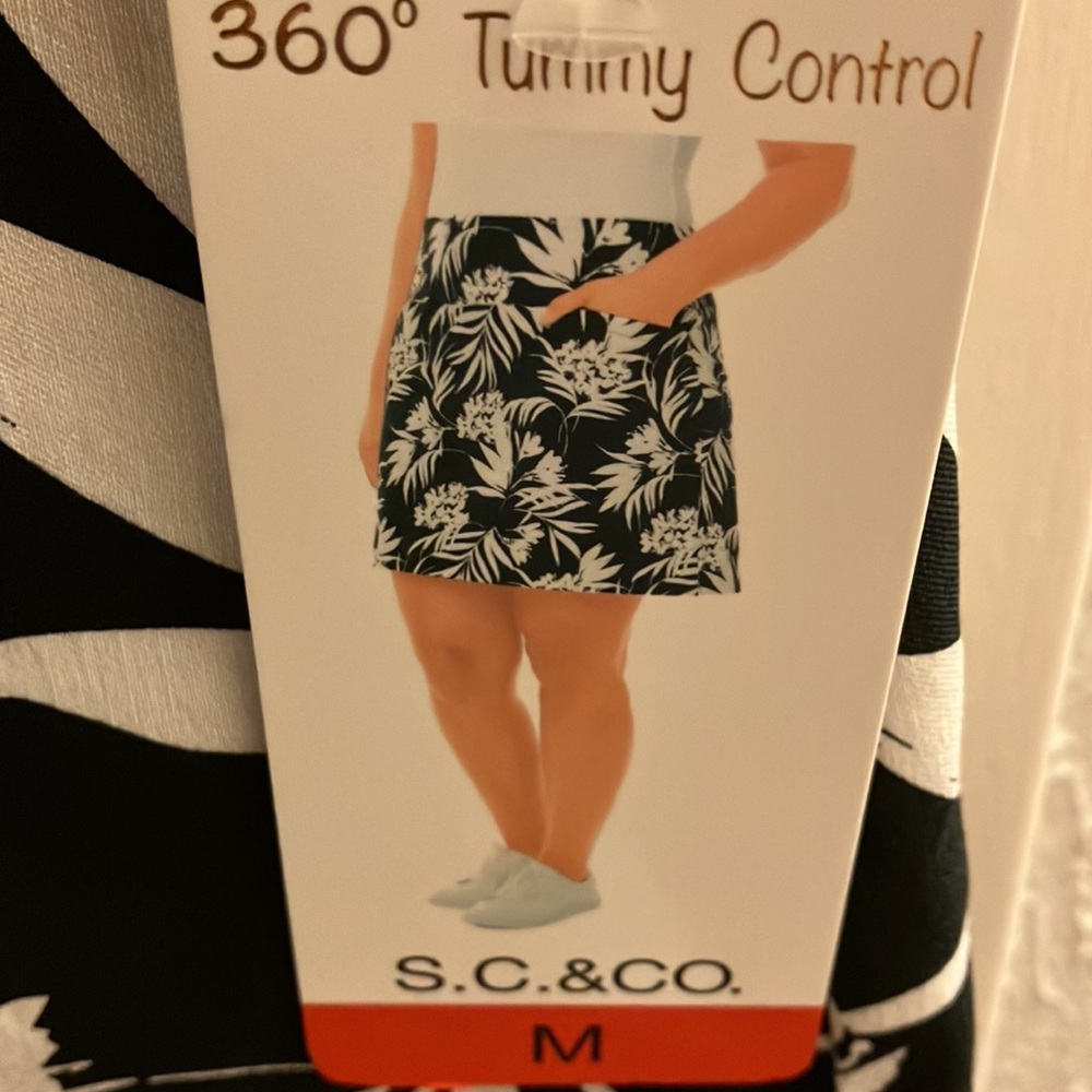 BNWT S.C. & CO Tummy Control Skort that has Beauty, Comfort & Style on hot days.